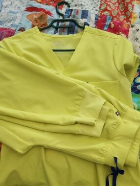 Figs 1 Pocket Top And Jogger Pants (S/S R)